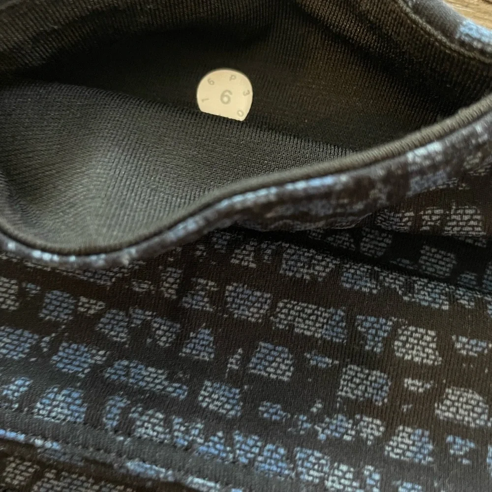 Lululemon 6 Deep Breath‎ Crop 21